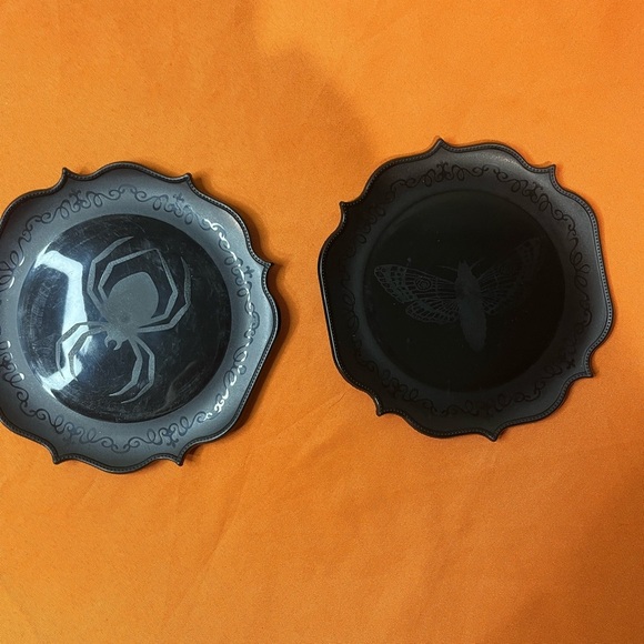 Black Decorative Plates with Spider and Moth Design - Picture 1 of 8